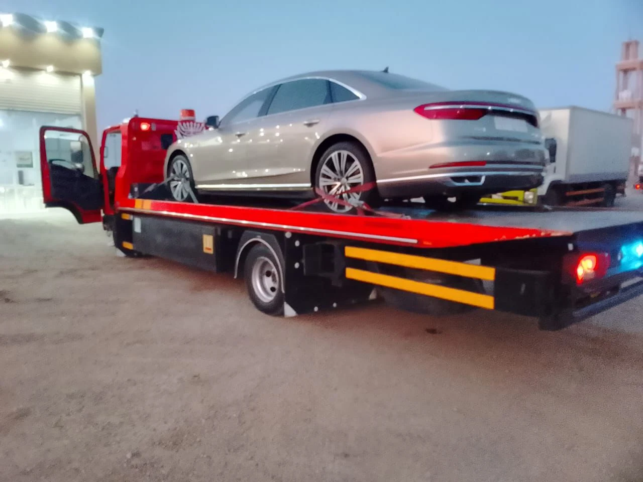 سطحة سمارت فلاتبيد لنقل السيارات في جدة